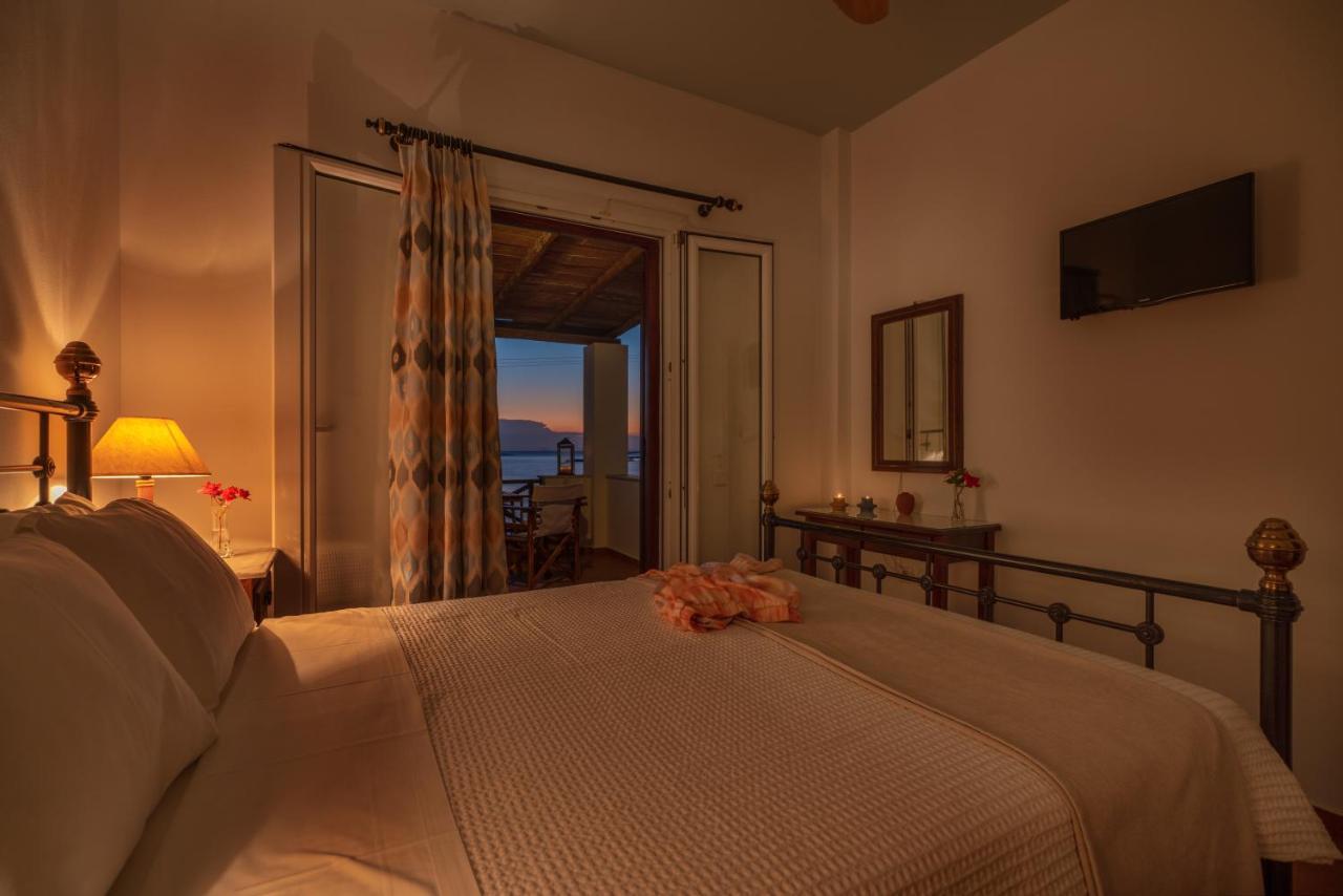 Reggina'S Apartments Финикас Экстерьер фото