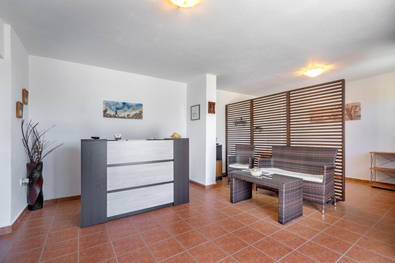 Reggina'S Apartments Финикас Экстерьер фото