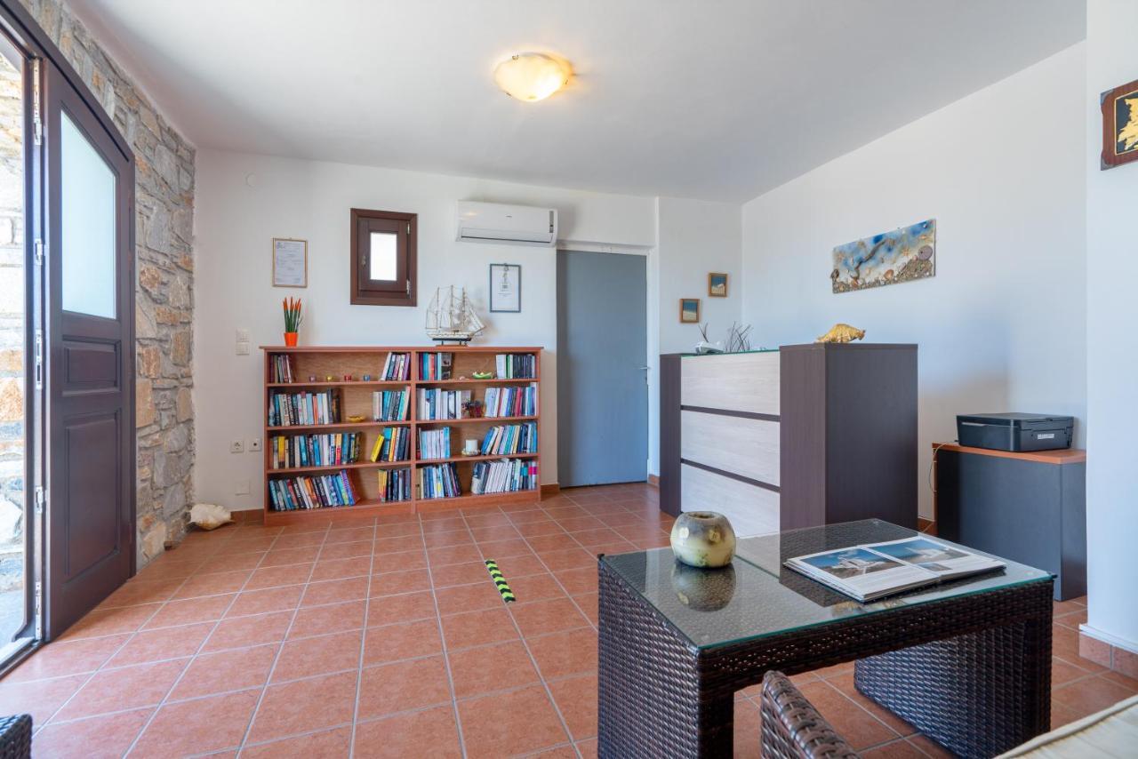 Reggina'S Apartments Финикас Экстерьер фото